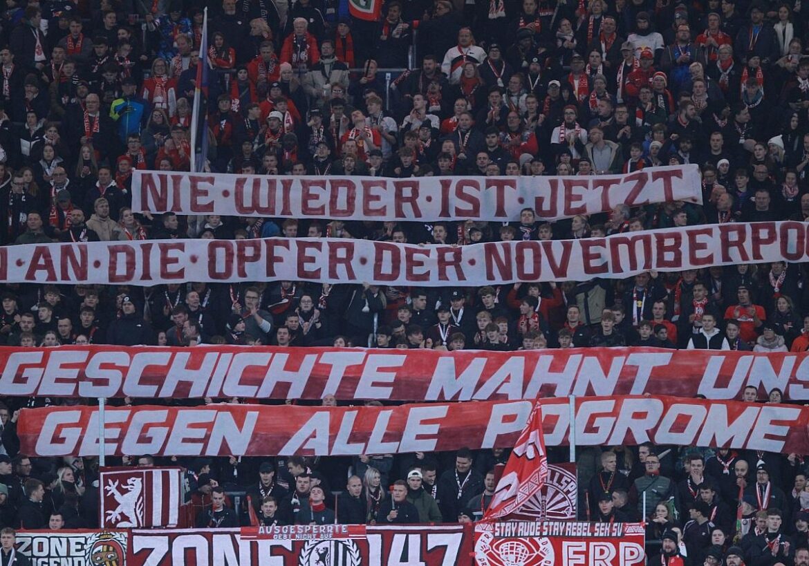 Fußballfans zeigen