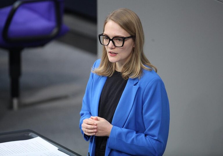 Ria Schröder