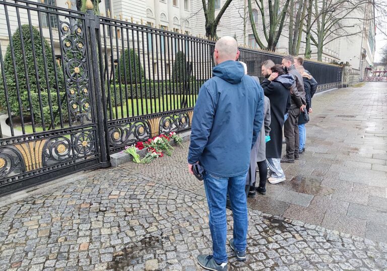 Beileidsbekundungen vor der russischen Botschaft am 23.03.2024, via dts Nachrichtenagentur
