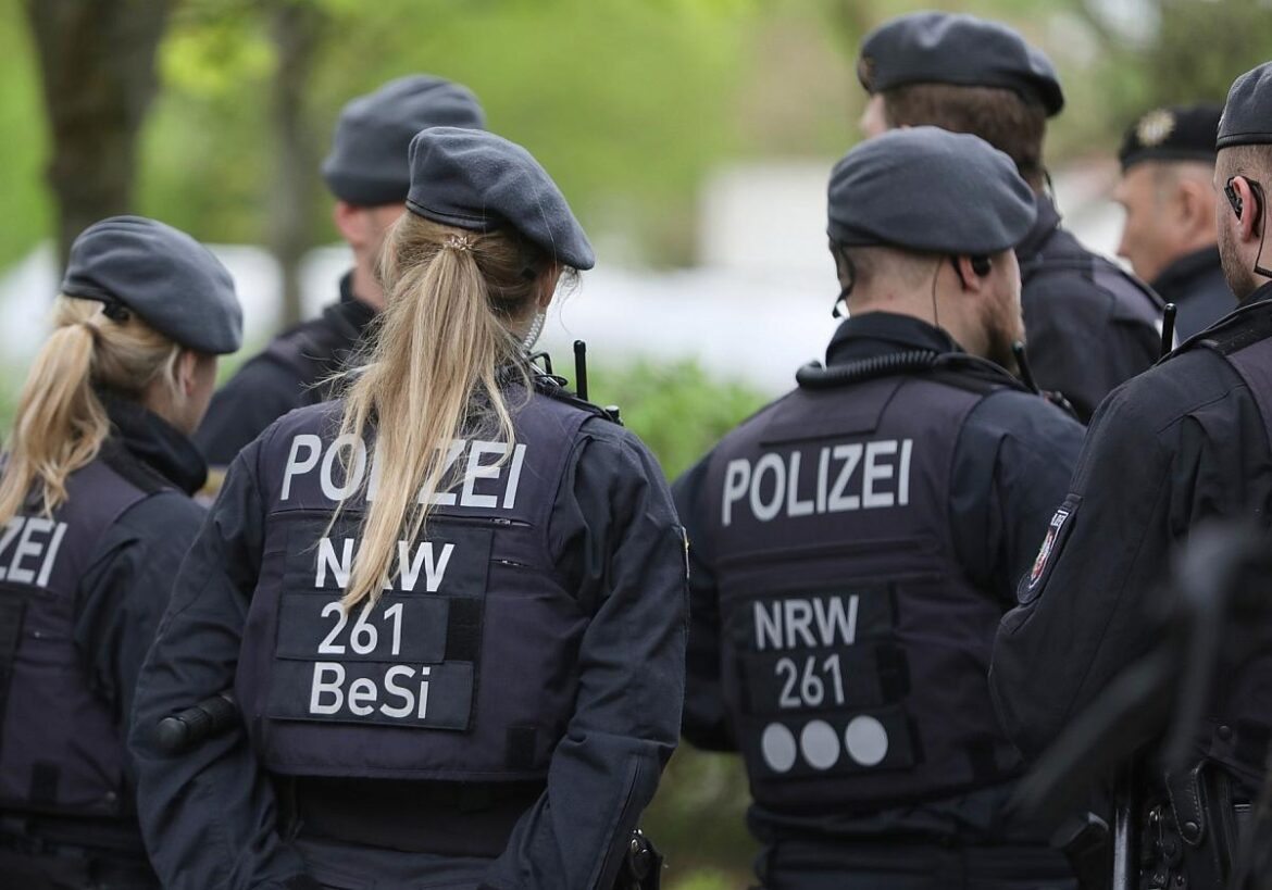 Polizisten (Archiv)