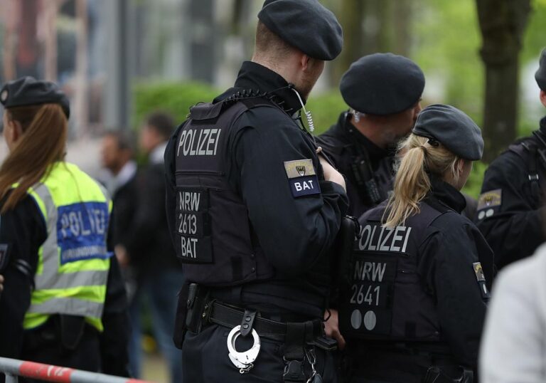 Polizisten (Archiv)