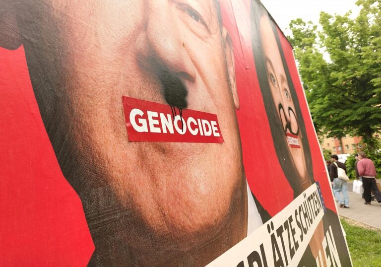 Beschmiertes SPD-Wahlplakat