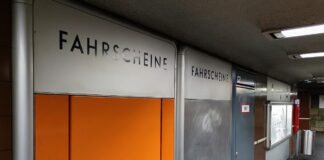 Entfernter Fahrscheinautomat