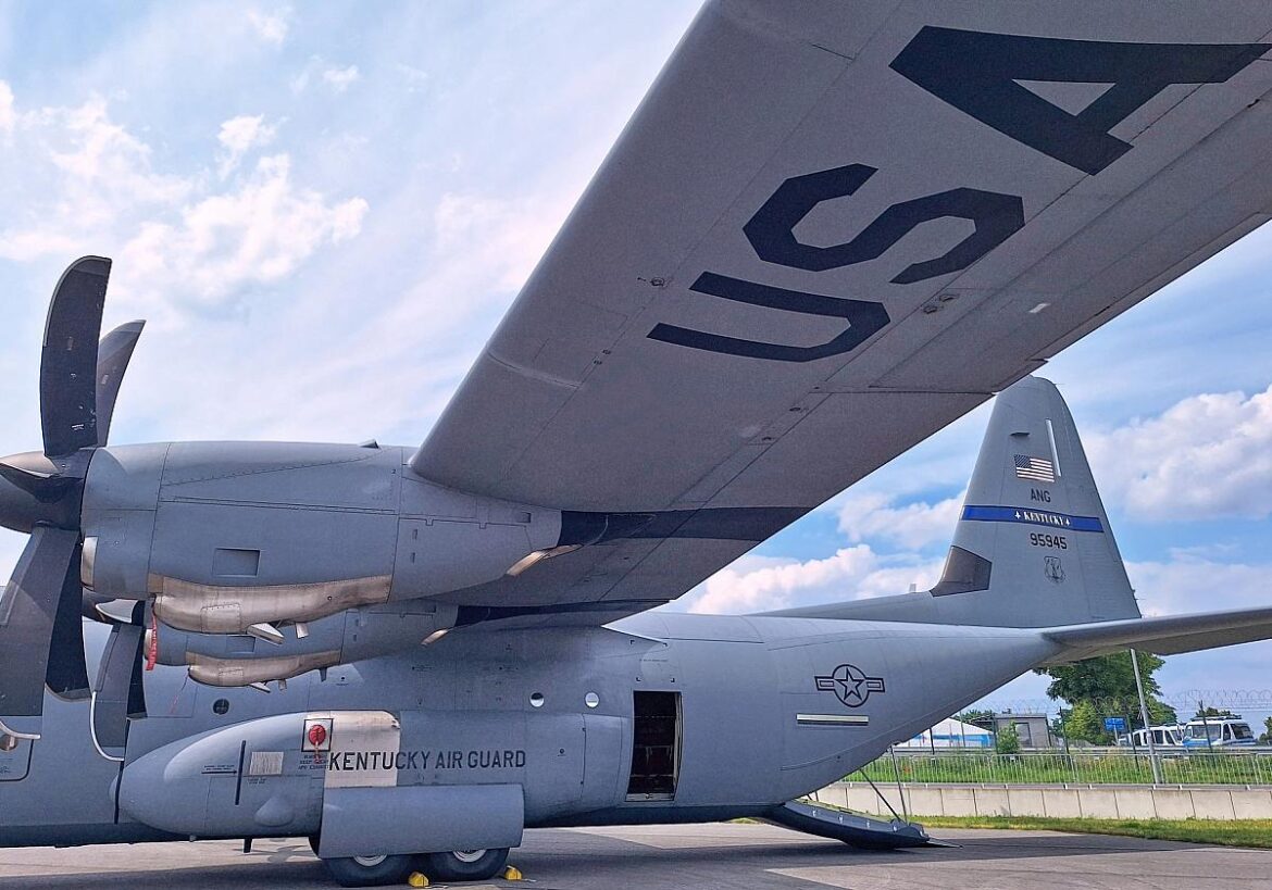 Transportflugzeug der