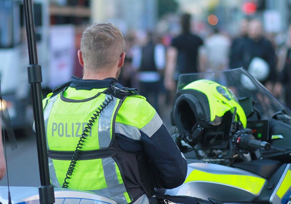 Motorrad-Polizist (Archiv)