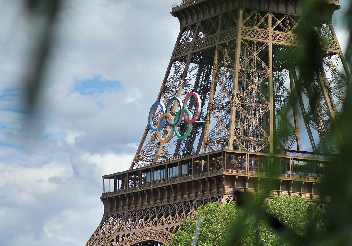 Eiffelturm mit Olympia Logo