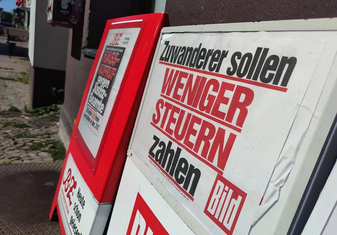 "Bild"-Schlagzeile im Zeitungs-Verkaufsautomaten