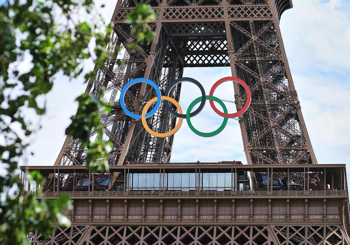 Eiffelturm mit Olympia Logo