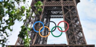 Eiffelturm mit Olympia Logo