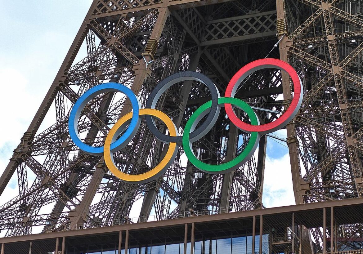 Eiffelturm mit Olympia Logo