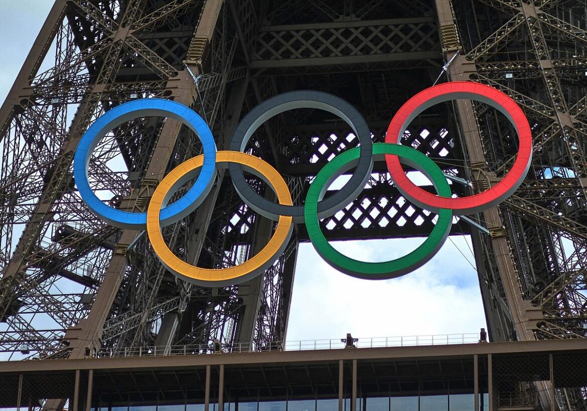 Eiffelturm mit Olympia Logo