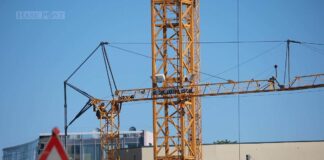 Baukran auf einer Baustelle