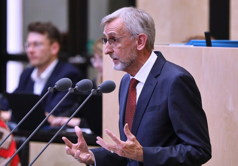 Armin Schuster