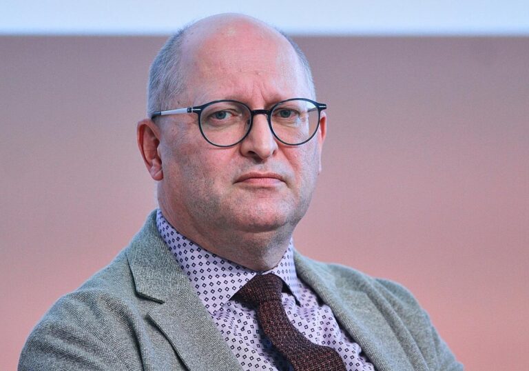 Stefan Düll