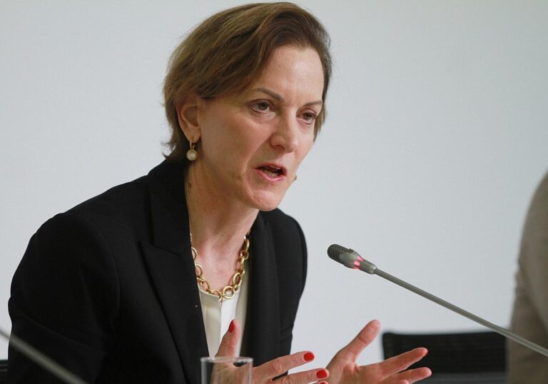 Anne Applebaum