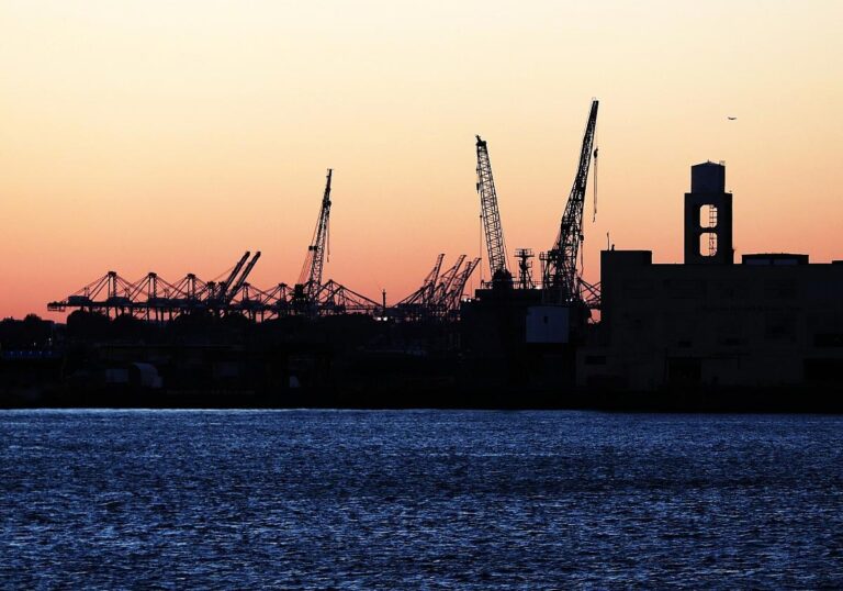 Industrieanlagen (Archiv)