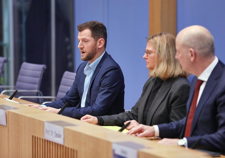 Rechtsextremismus-Experten Schumacher,