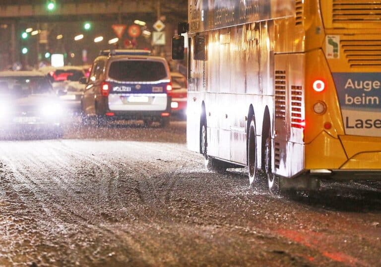 Straßenverkehr unter