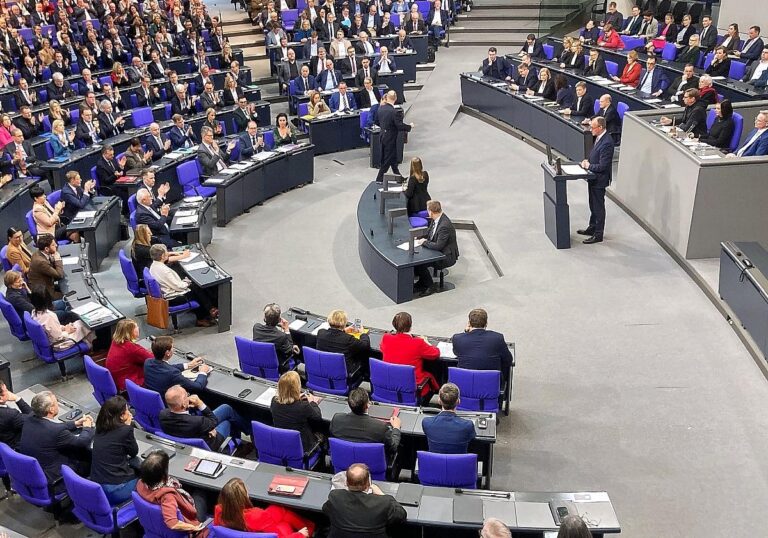 Bundestag debattiert