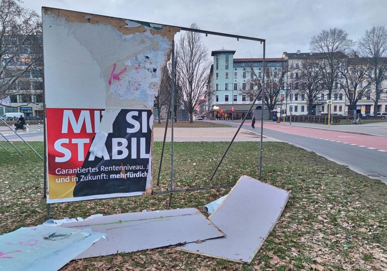 Zerstörtes SPD-Wahlplakat