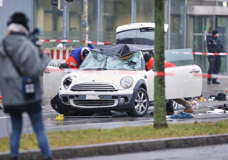 Auto fährt
