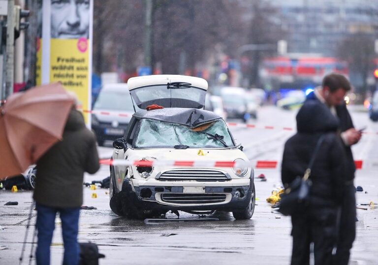 Auto fährt