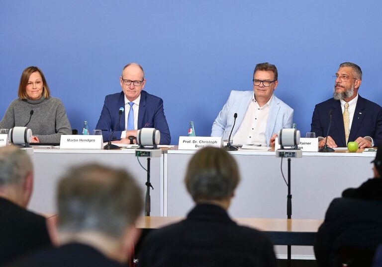 Pressekonferenz: Sechste