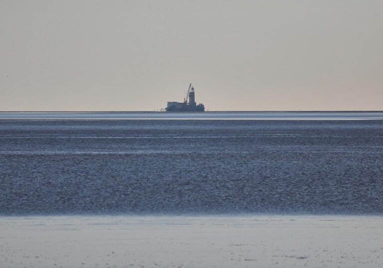 Ölbohrinsel in