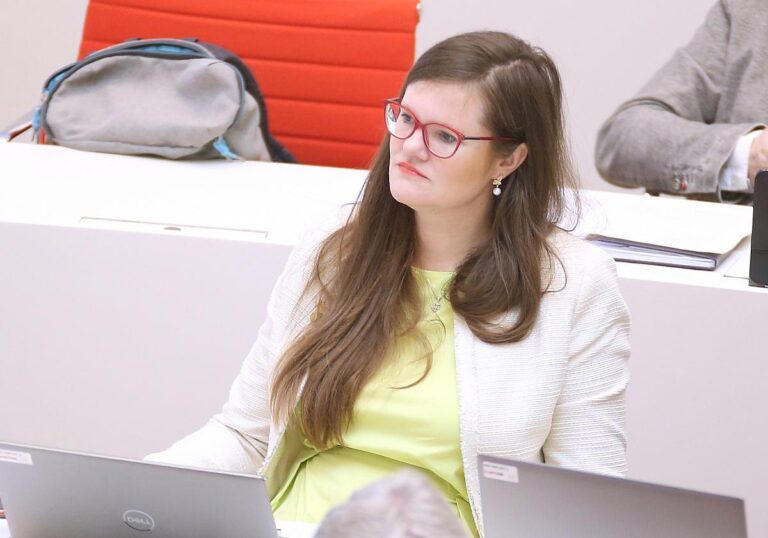 Jouleen Gruhn