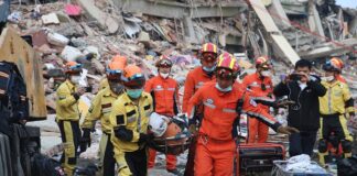 Rettungskräfte suchen