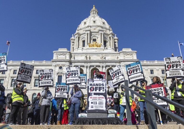 "Hands Off"-Proteste