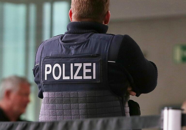 Polizist (Symbolfoto)