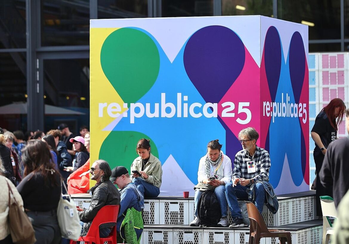Republica-Logo am