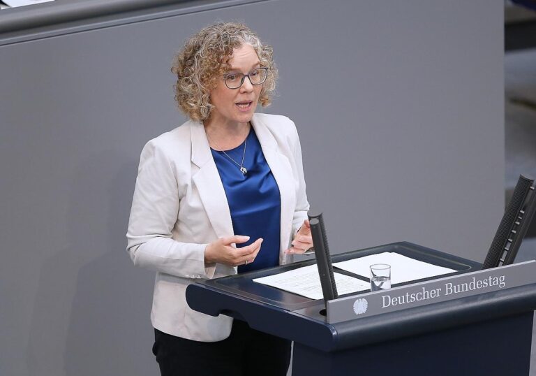 Julia Verlinden
