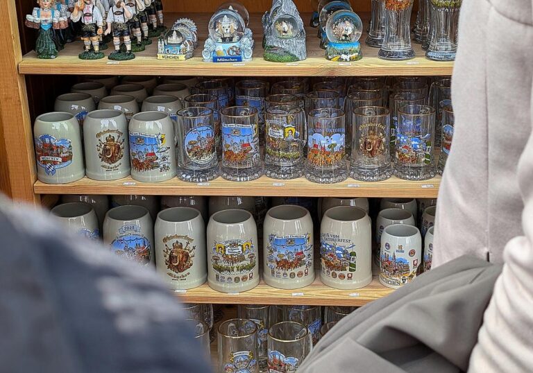 Bierkrüge auf