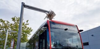 Der eCitaro-Solobus an der Ladestation / Foto: Stadtwerke Osnabrück / Marco Hörmeyer