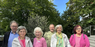 Zum Team der Ehrenamtlichen an der Dörenberg-Klinik gehören auch (von links) Christoph Geffert, Doris Geffert, Margret Obermeyer, Sven Schlüter, Maria Baumhoff und Brigitte Vogt. Foto: Annika Boßmeyer