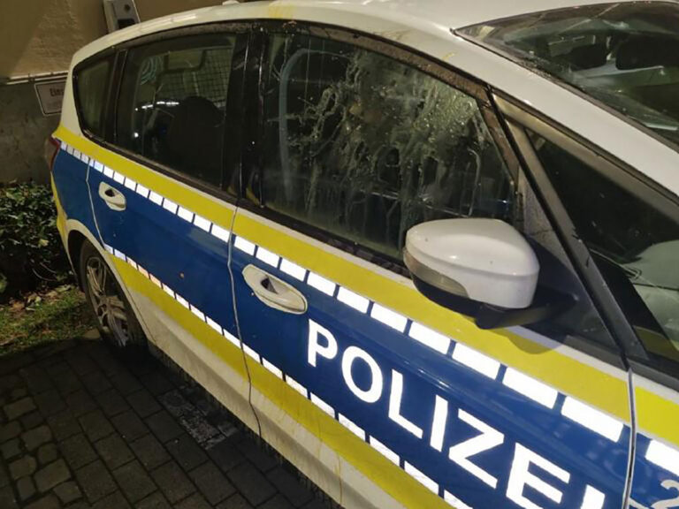 Eier auf Streifenwagen der Polizei in Landkreis Osnabrück (Region)