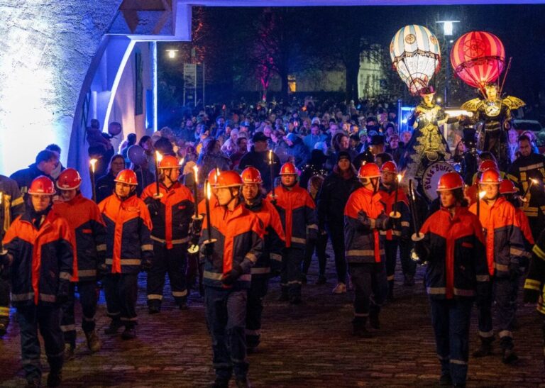 Ein besonderer Höhepunkt zur Eröffnung der Aktionstage: Der große Laternenumzug. / Foto: Sebastian Hummel