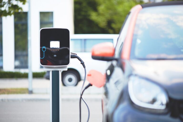 Elektroauto an Ladesäule