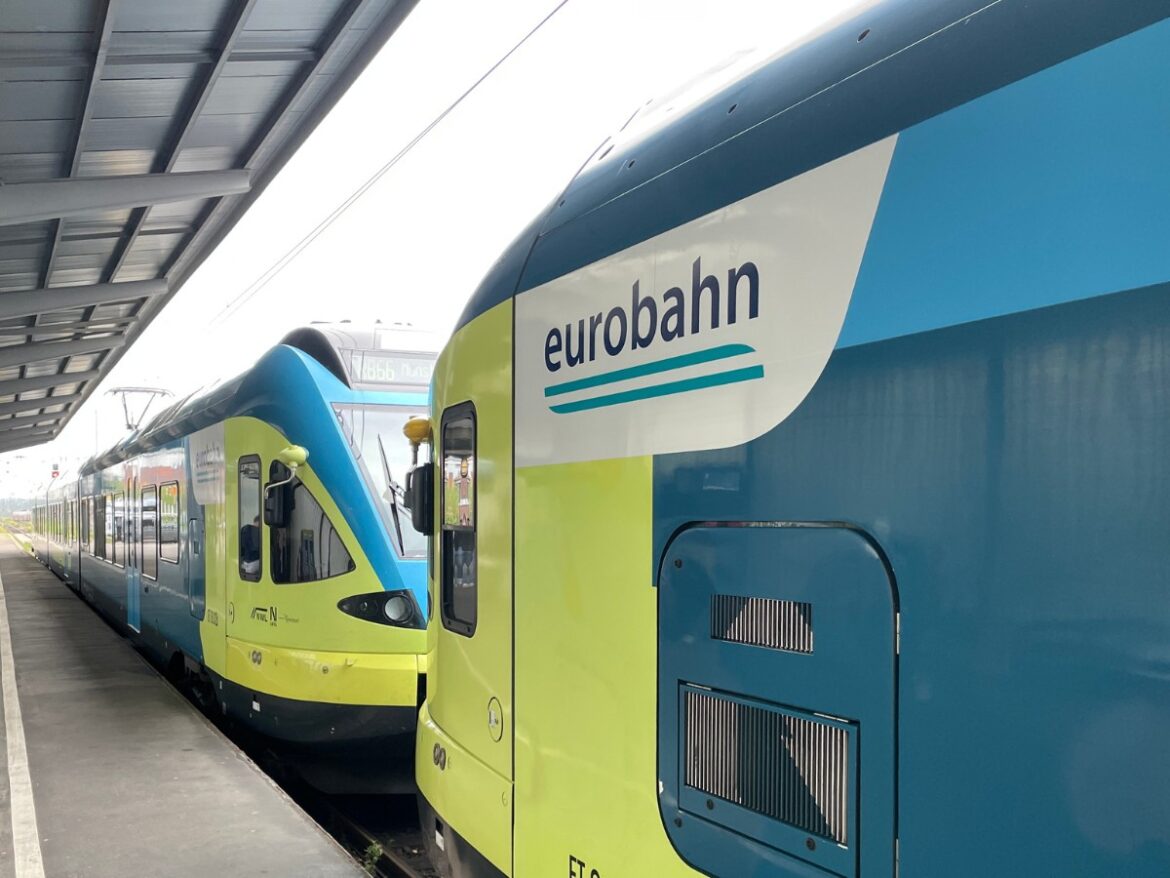 Zug der Eurobahn am Hauptbahnhof Osnabrück. / Foto: Dominik Lapp