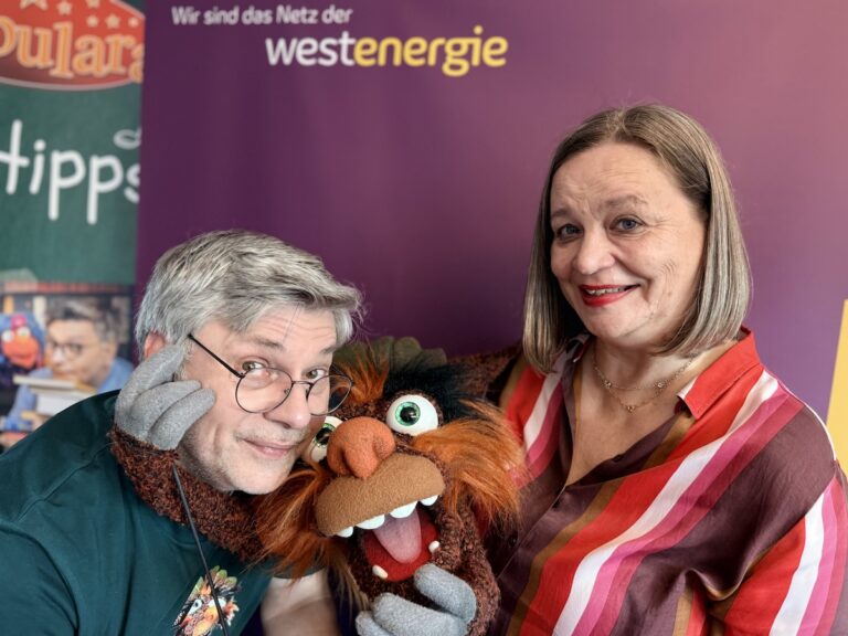 Jürgen „Yogi“ Eick und Baba von Fabulara zusammen mit Ruth Brand von der Westenergie AG in Osnabrück (Gesamtstadt)
