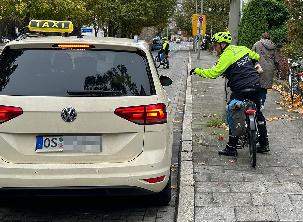 So geht es nicht, bei allem Verständnis dafür, dass die ältere Dame im Taxi möglichst nahe an der Facharztpraxis herausgelassen werden möchte