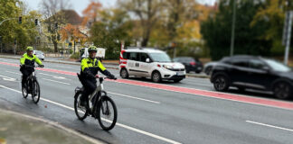 Die beiden Osnabrücker 'Fahrradcops' Uwe-Kersten Uecker und Andreas Meyknecht