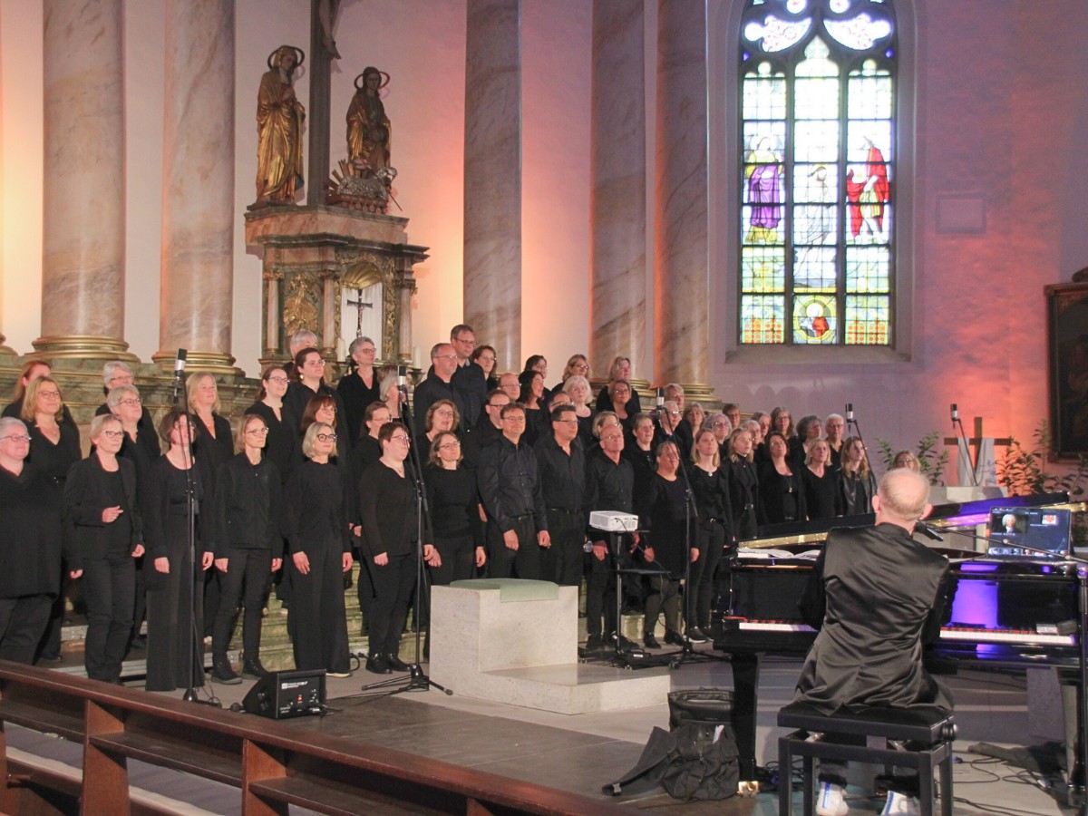 Dieter Falk und Crescendo. / Foto: Dominik Lapp