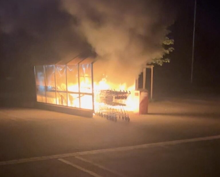 Kaufland Einkaufswagen brennen