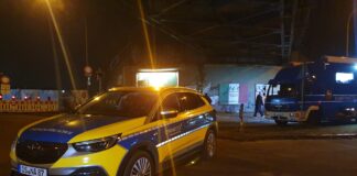 Polizei und Ordnungsaußendienster der Stadt bei Bombenräumung