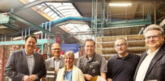 Bürgermeister Tobias Avermann, Feldhaus Klinker, WIGOS und RKW Nord GmbH freuen sich über die Investition. / Foto: Sandra Joachim-Meyer / WIGOS