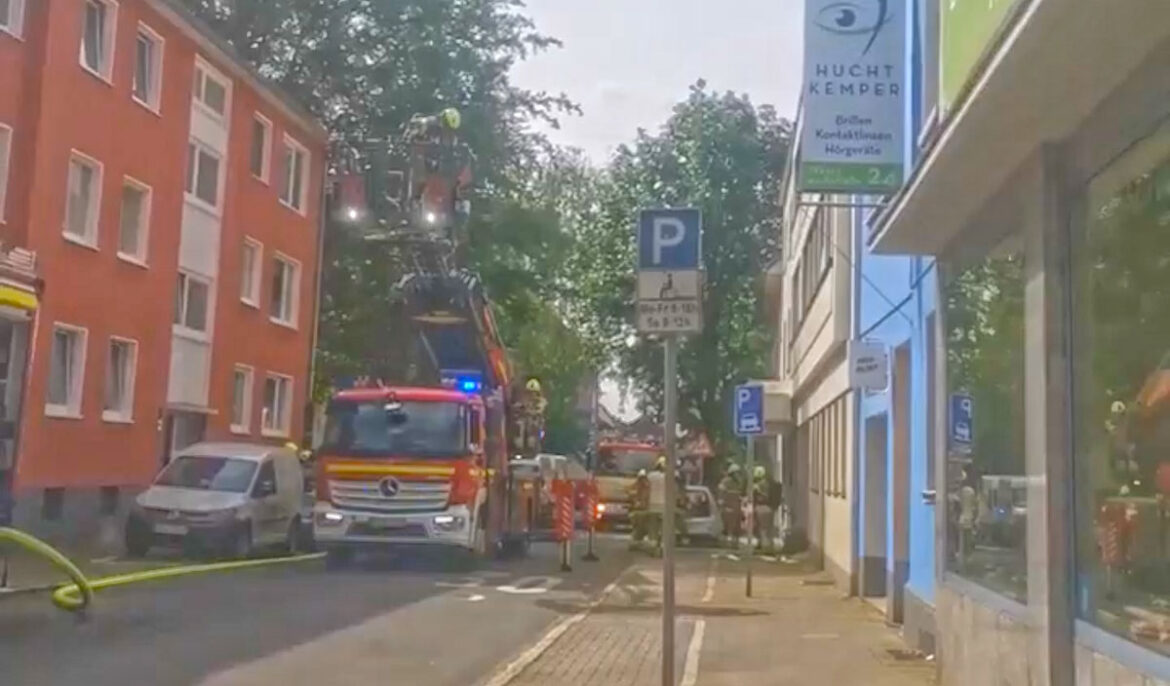 Feuerwehreinsatz in der Kreuzstraße in Osnabrück Schinkel