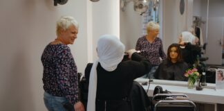 Saliha aus Syrien hat mit der Ausbildung im Friseursalon Brünger in Wallenhorst ihre Berufung gefunden. / Foto: Servicestelle SGB II